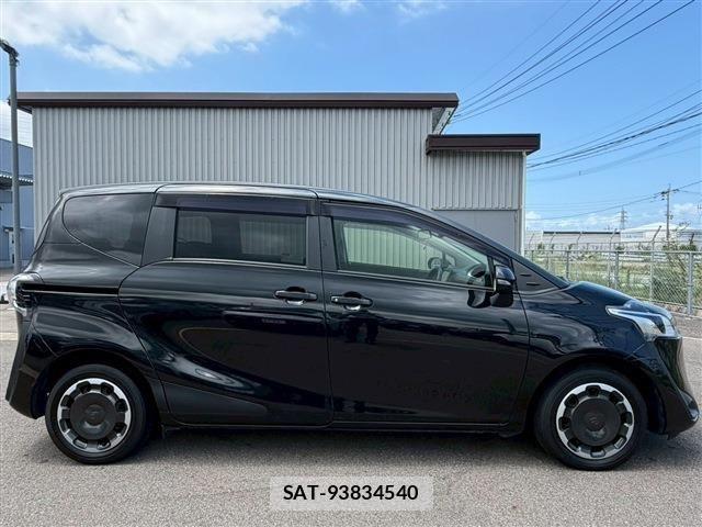Toyota SIENTA 2022-03 8101873-9