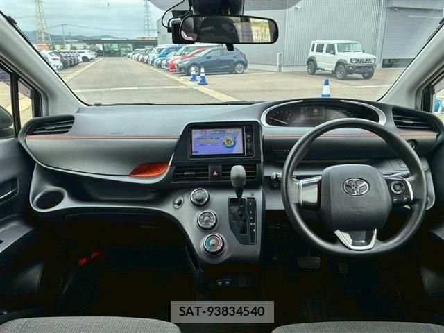 Toyota SIENTA 2022-03 8101873-13