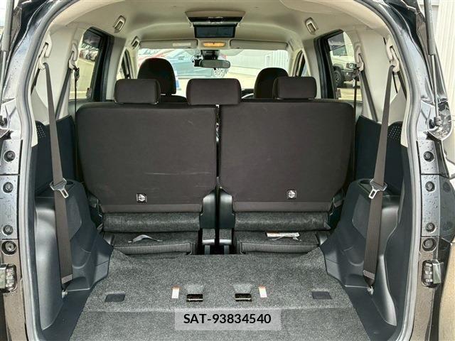 Toyota SIENTA 2022-03 8101873-18