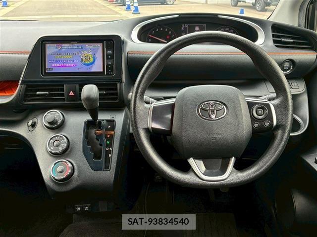 Toyota SIENTA 2022-03 8101873-26