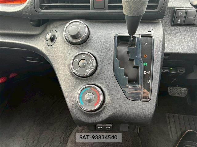 Toyota SIENTA 2022-03 8101873-28