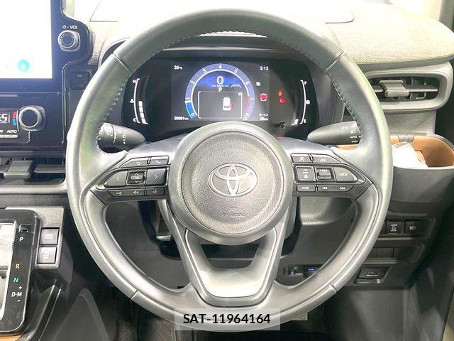 Toyota SIENTA 2022-12 8101868-11