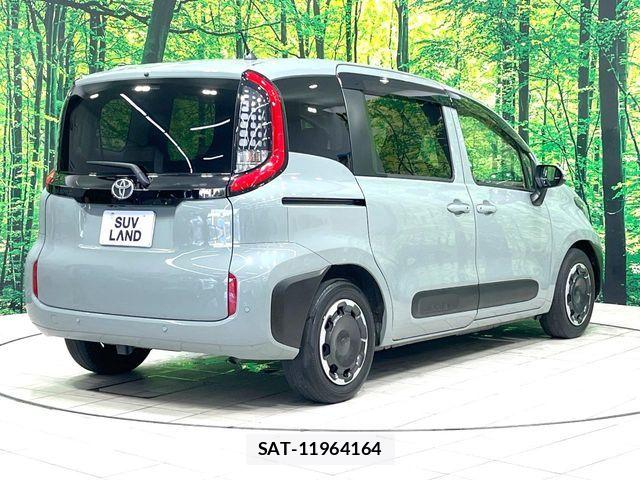 Toyota SIENTA 2022-12 8101868-17