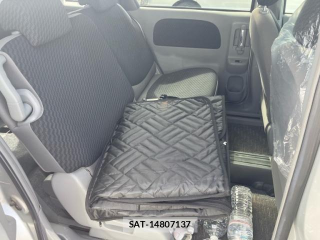 Toyota SIENTA 2010-09 8101889-15