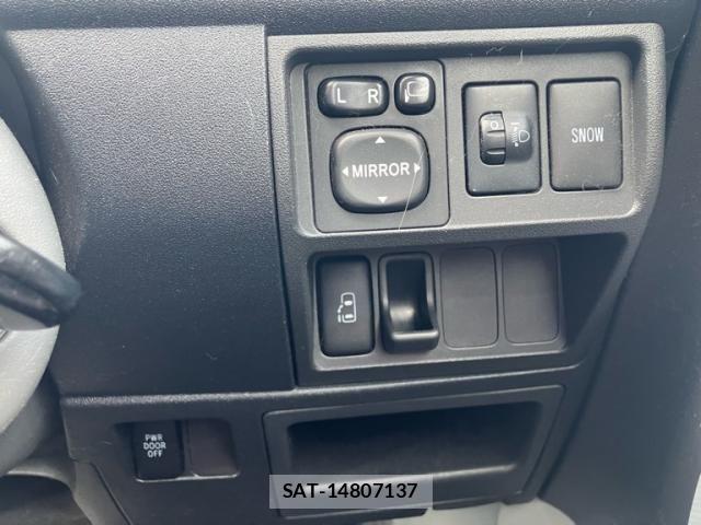 Toyota SIENTA 2010-09 8101889-16