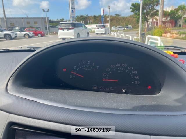Toyota SIENTA 2010-09 8101889-17