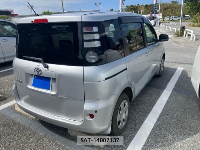 Toyota SIENTA 2010-09 8101889-2
