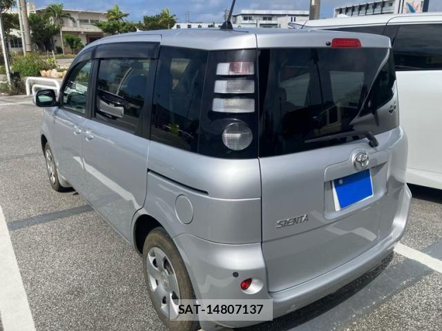 Toyota SIENTA 2010-09 8101889-3
