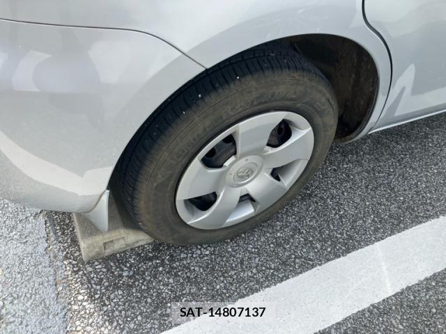 Toyota SIENTA 2010-09 8101889-7