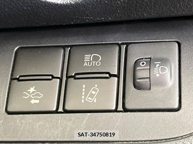 Toyota SIENTA 2019-06 8101877-6