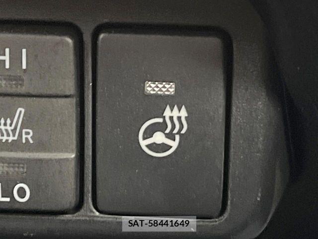 Toyota SIENTA 2021-07 8132365-6