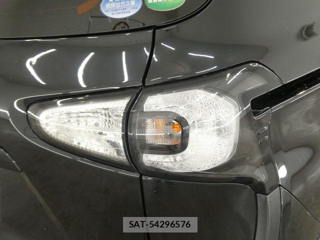Toyota SIENTA 2018-05 8132370-9