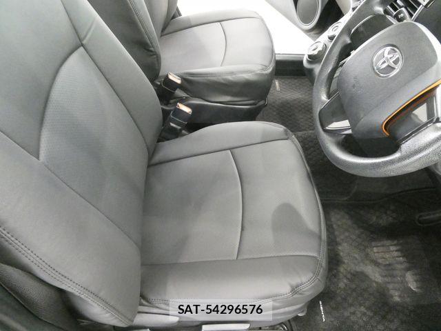 Toyota SIENTA 2018-05 8132370-11