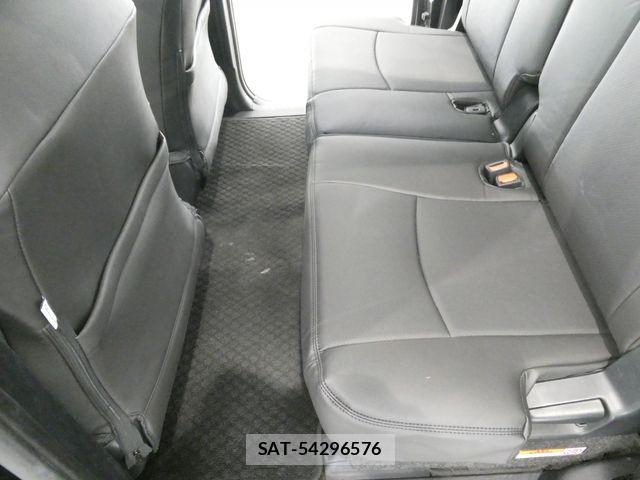 Toyota SIENTA 2018-05 8132370-18