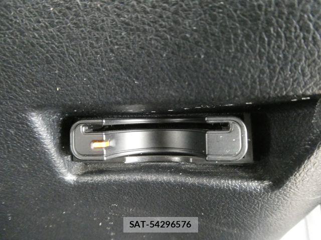 Toyota SIENTA 2018-05 8132370-19