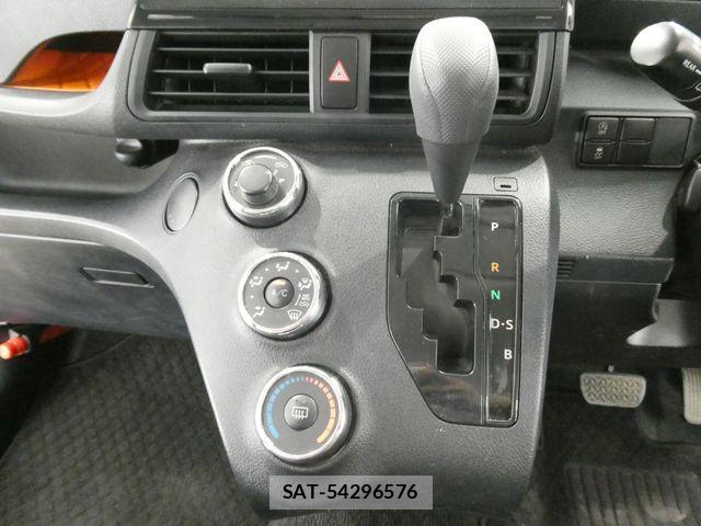 Toyota SIENTA 2018-05 8132370-26
