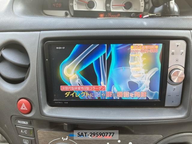 Toyota SIENTA 2011-10 8132371-11