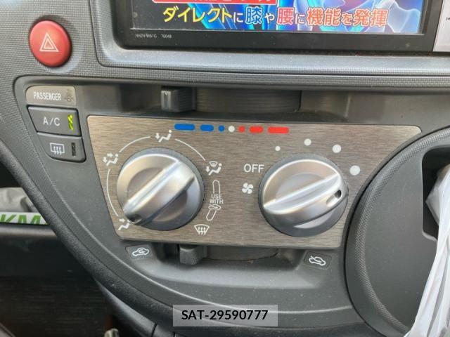 Toyota SIENTA 2011-10 8132371-12