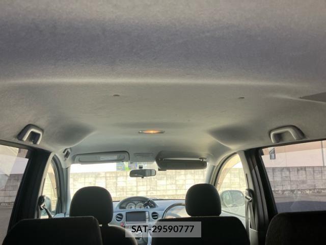 Toyota SIENTA 2011-10 8132371-18