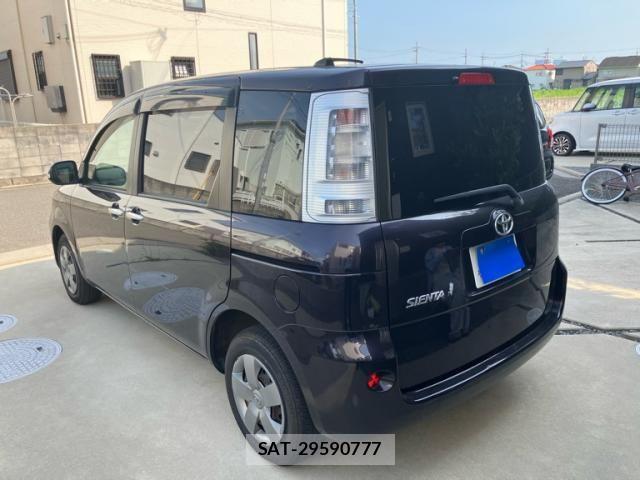 Toyota SIENTA 2011-10 8132371-1