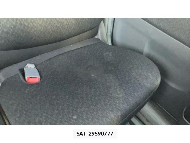 Toyota SIENTA 2011-10 8132371-22