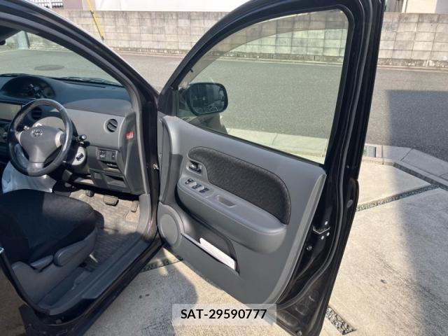 Toyota SIENTA 2011-10 8132371-6