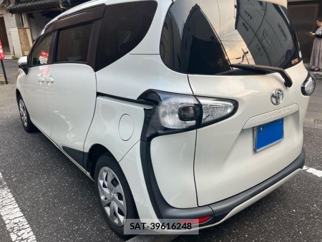 Toyota SIENTA 2016-12 8132369-3