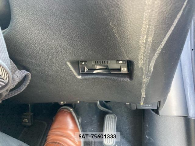 Toyota SIENTA 2021-08 8159207-12