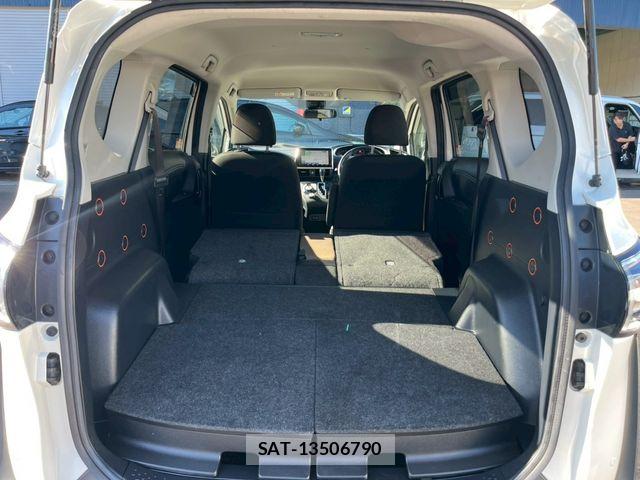 Toyota SIENTA 2021-02 8159212-11