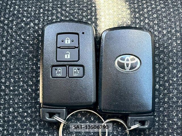 Toyota SIENTA 2021-02 8159212-26