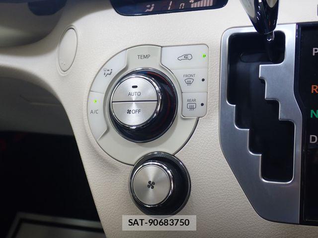 Toyota SIENTA 2016-01 8159203-15