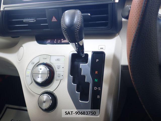 Toyota SIENTA 2016-01 8159203-16