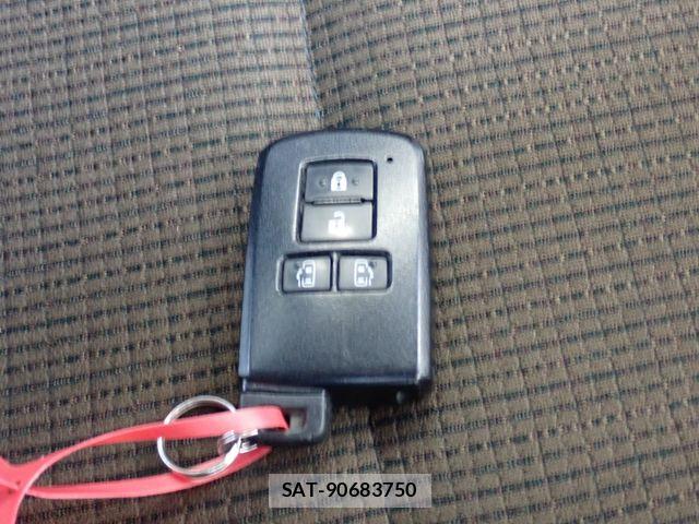 Toyota SIENTA 2016-01 8159203-29