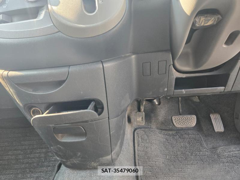 Toyota SIENTA 2005-03 5248449-13