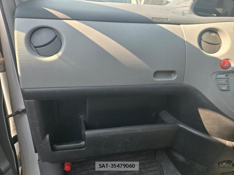Toyota SIENTA 2005-03 5248449-15
