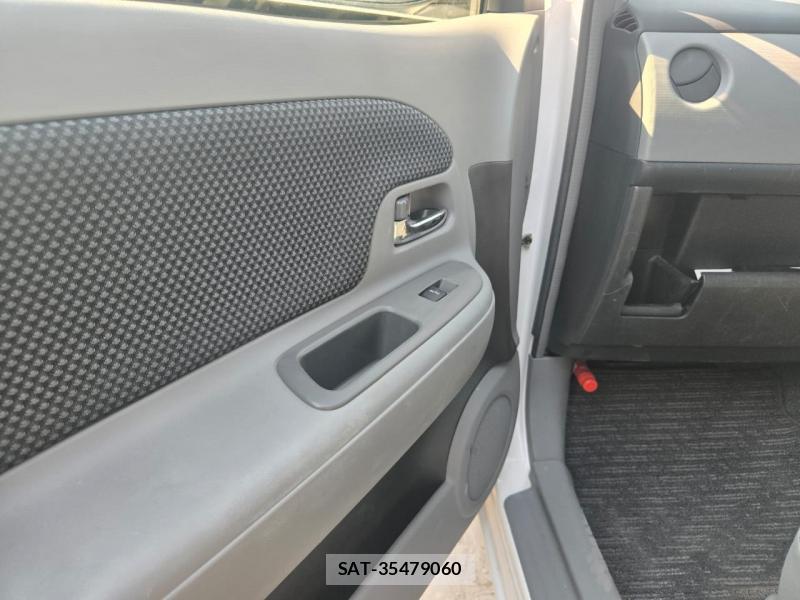 Toyota SIENTA 2005-03 5248449-16