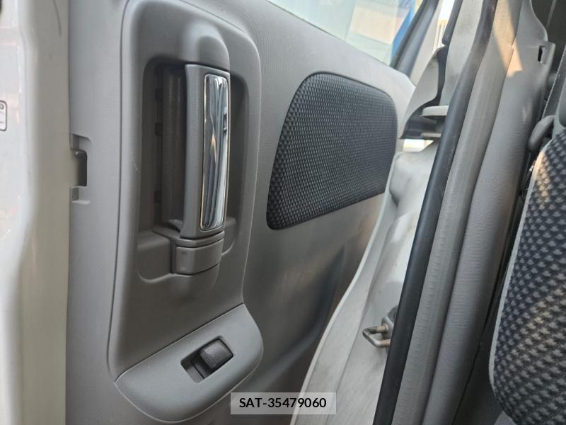 Toyota SIENTA 2005-03 5248449-21