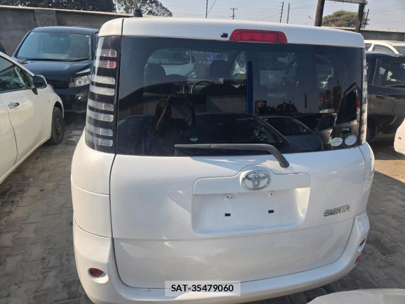 Toyota SIENTA 2005-03 5248449-2