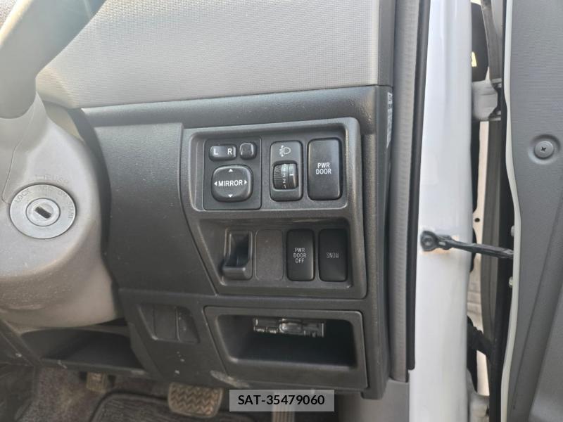 Toyota SIENTA 2005-03 5248449-9