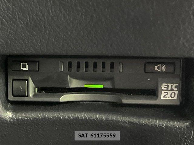 Toyota SIENTA 2017-11 8210163-6