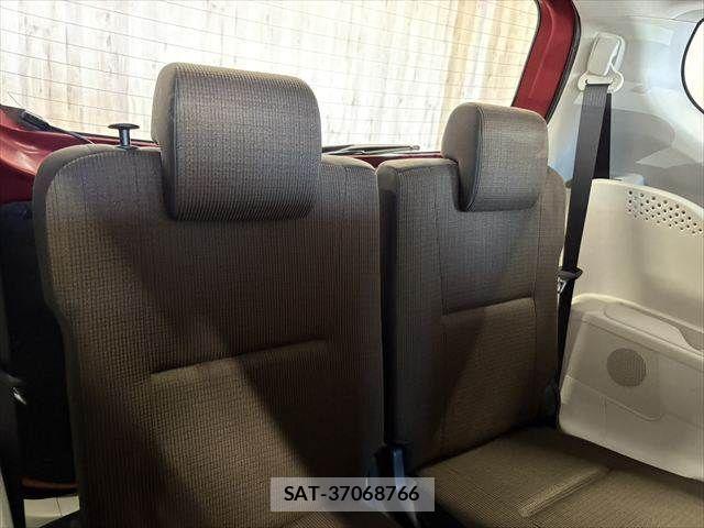 Toyota SIENTA 2016-03 8210175-10