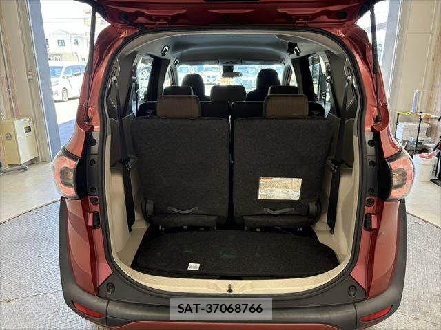 Toyota SIENTA 2016-03 8210175-11