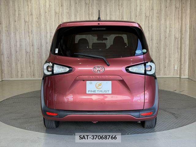 Toyota SIENTA 2016-03 8210175-18