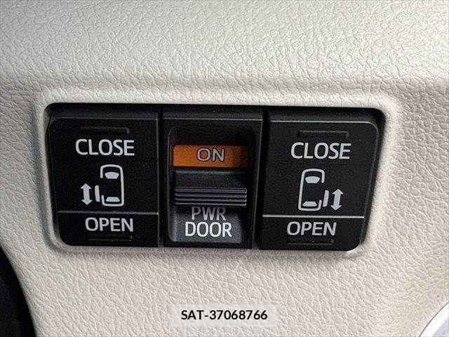 Toyota SIENTA 2016-03 8210175-6