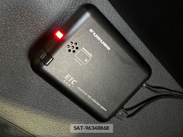 Toyota SIENTA 2022-03 8210158-5