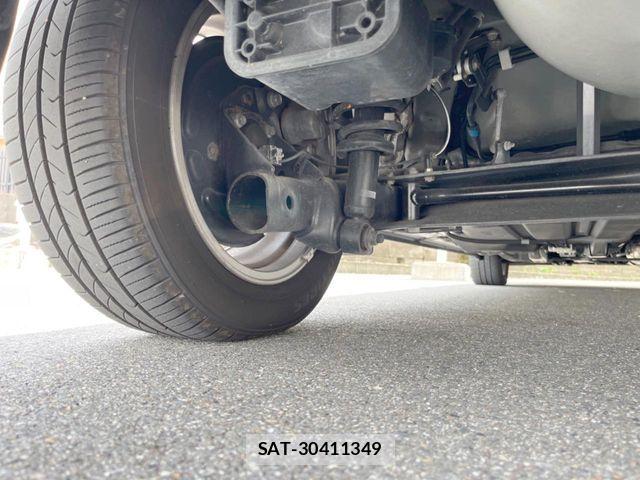 Toyota SIENTA 2019-12 8210165-19