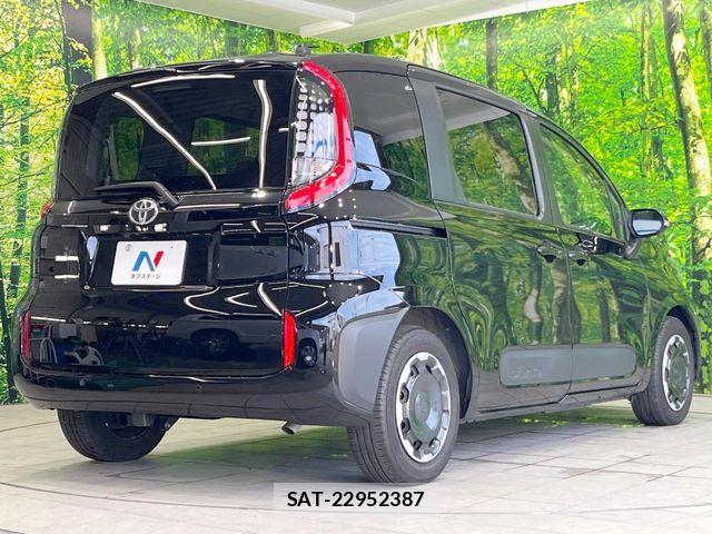 Toyota SIENTA 2023-11 8210154-17