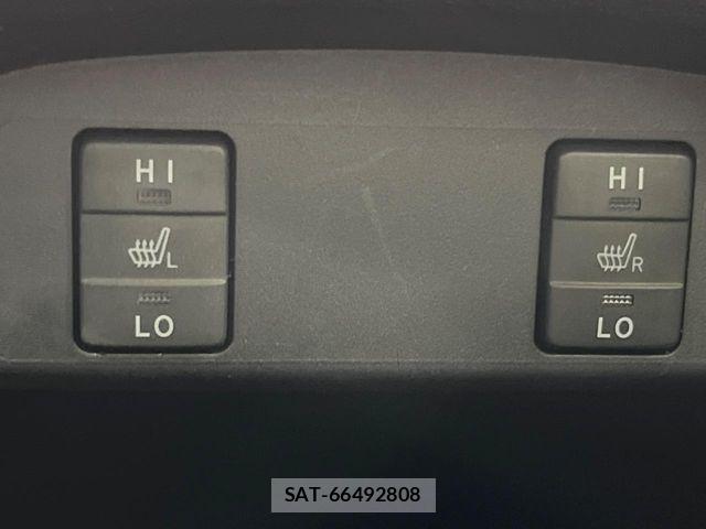 Toyota SIENTA 2016-12 8210169-5