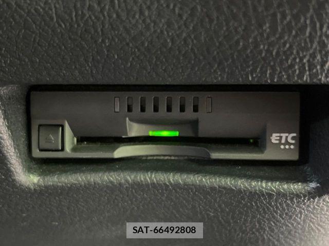 Toyota SIENTA 2016-12 8210169-6