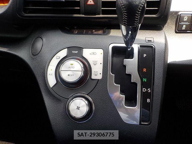 Toyota SIENTA 2017-09 8210171-10